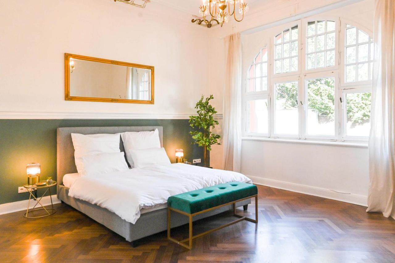 120Qm Denkmal Apartment In Krefeld Mit Stuck Und Garten - Beuys Apartments - เครเฟลด์ ภายนอก รูปภาพ